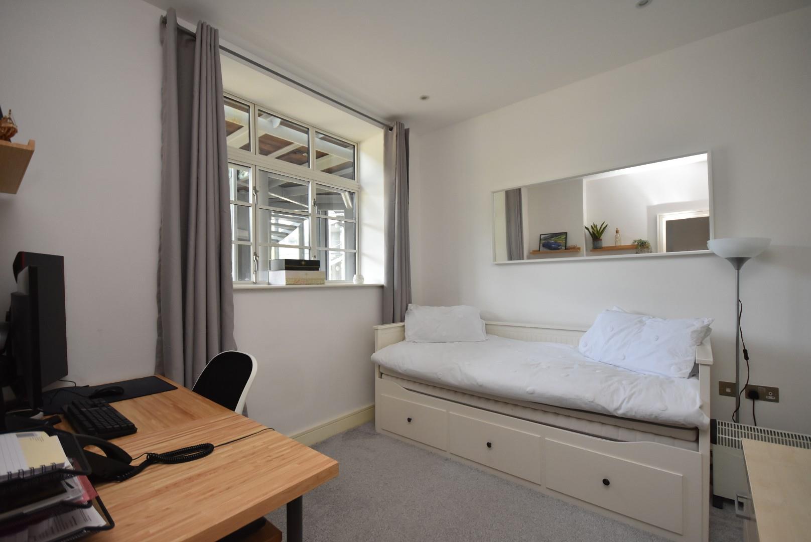 8 Woodlands, Hayes Point, Sully, CF64 5QE